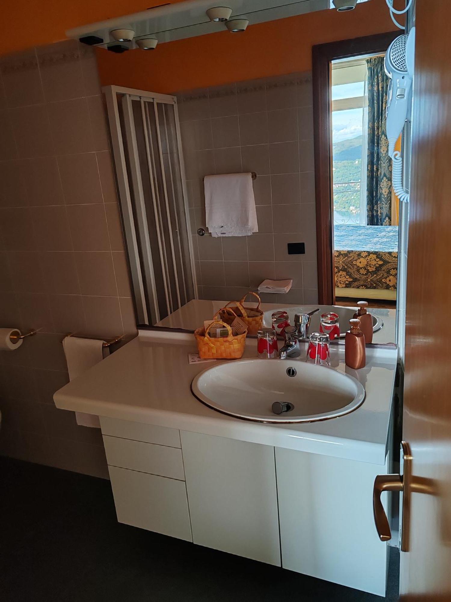 Hotel Panoramico Lago D'Orta (Adults Only) Madonna Del Sasso Kültér fotó