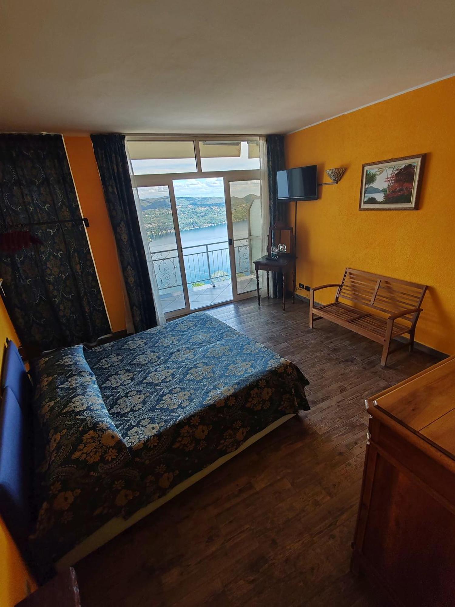 Hotel Panoramico Lago D'Orta (Adults Only) Madonna Del Sasso Kültér fotó