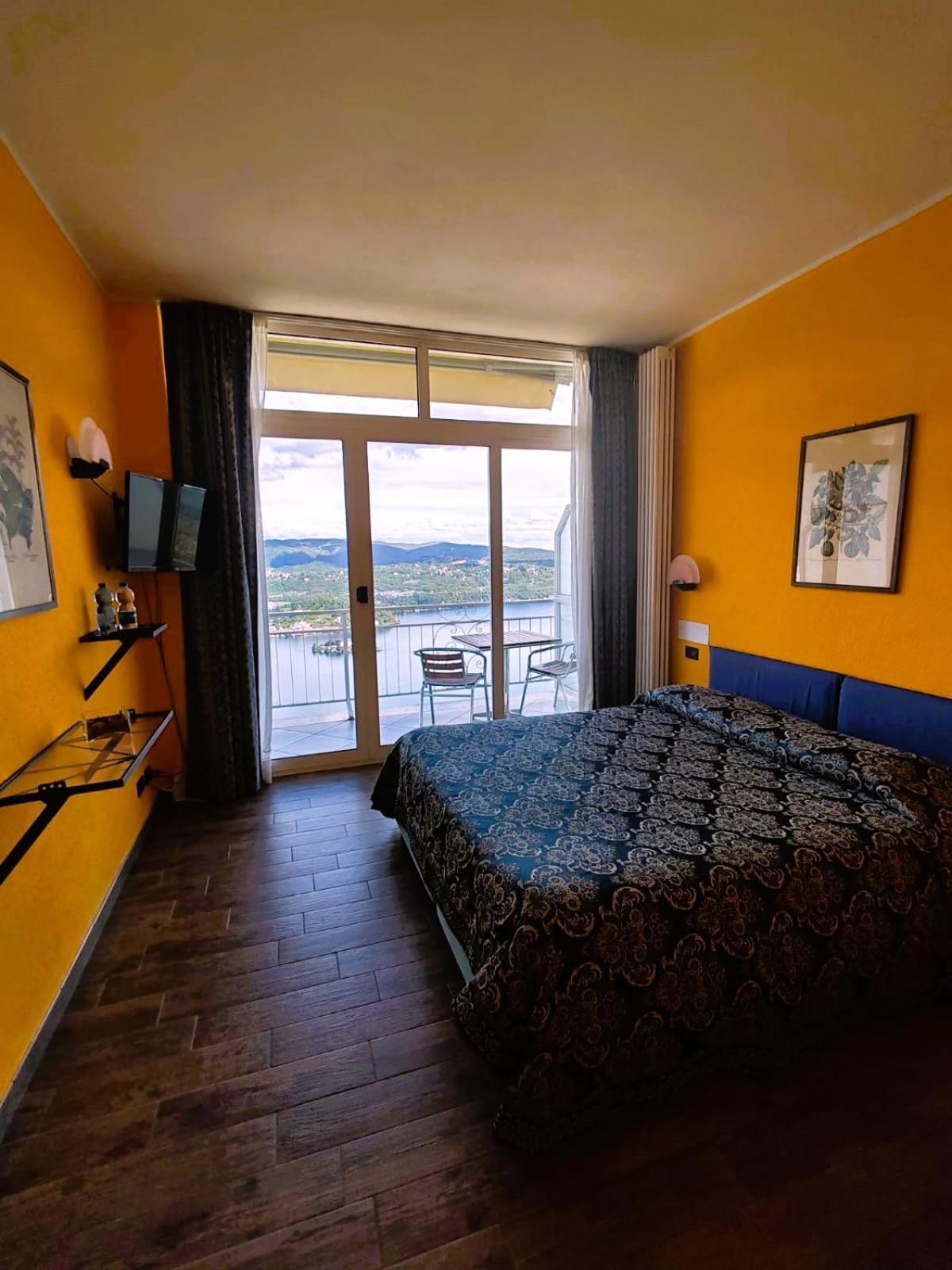 Hotel Panoramico Lago D'Orta (Adults Only) Madonna Del Sasso Kültér fotó