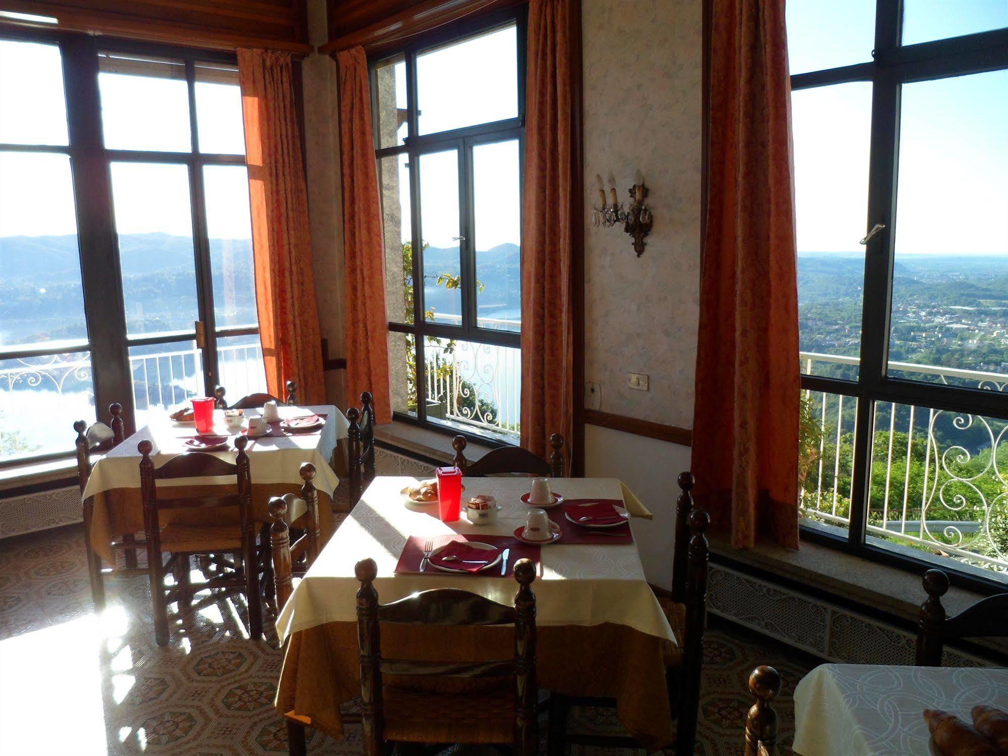 Hotel Panoramico Lago D'Orta (Adults Only) Madonna Del Sasso Kültér fotó