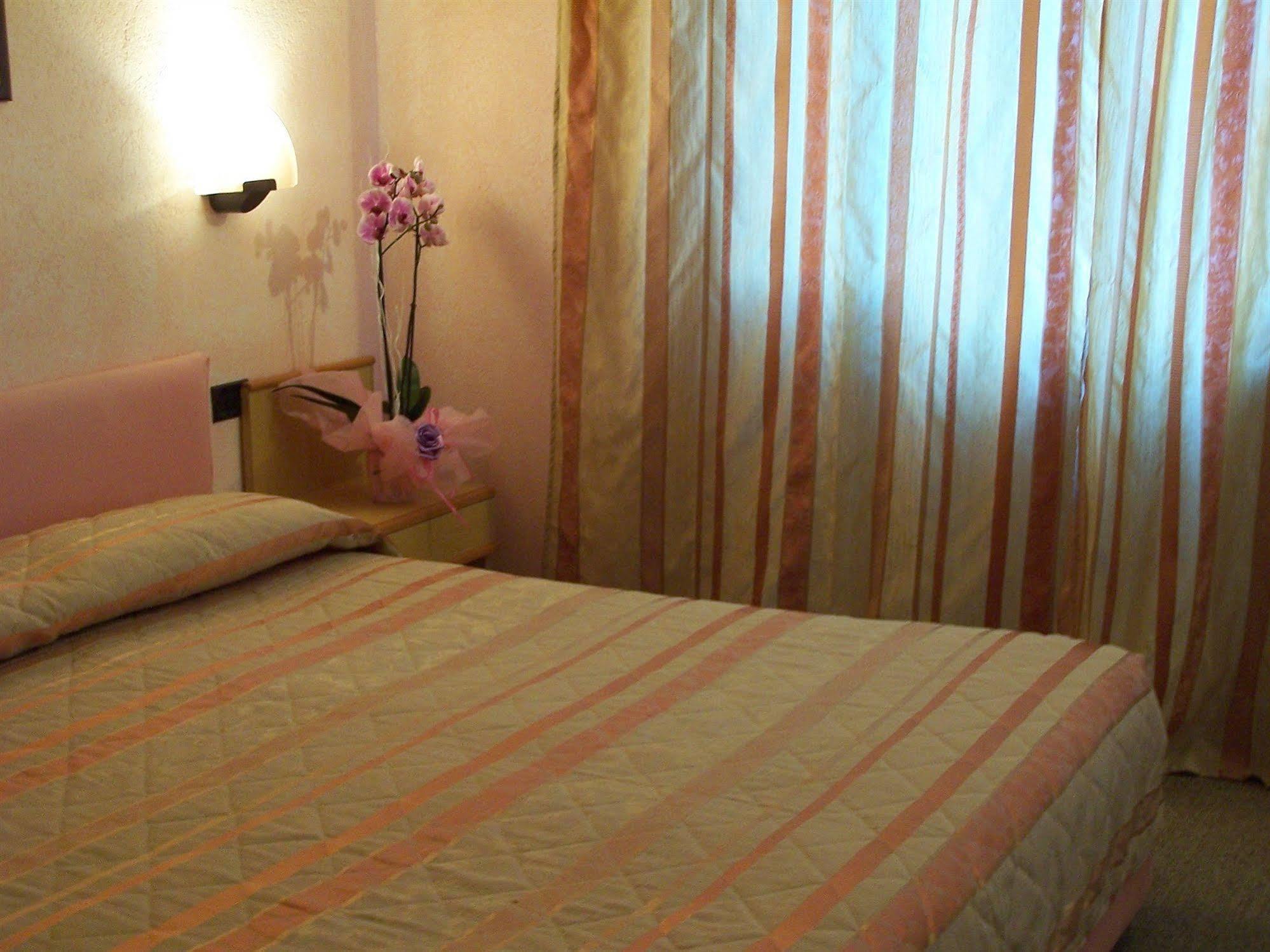Hotel Panoramico Lago D'Orta (Adults Only) Madonna Del Sasso Kültér fotó